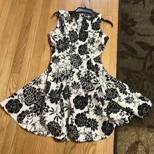 Black and White Pattern dress NEVER WORN